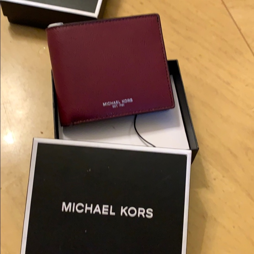 NWT. michael Kors men’s wallet